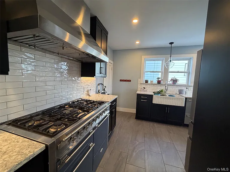 184 Highland Ave — Photo 12
