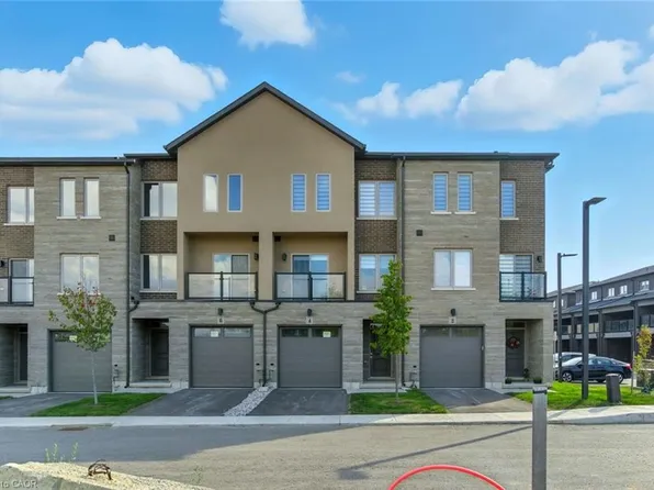 4 Clear Valley Ln, Hamilton, ON L0R 1W0