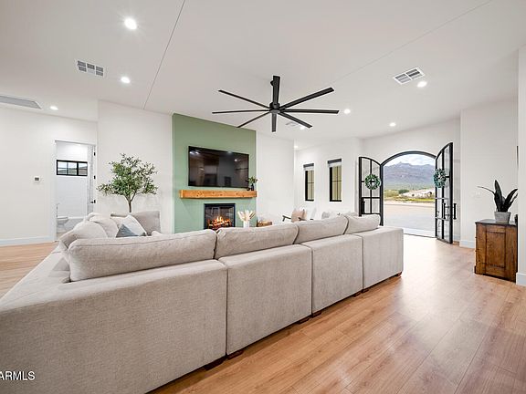 3rd image of 590 S Sun Rd