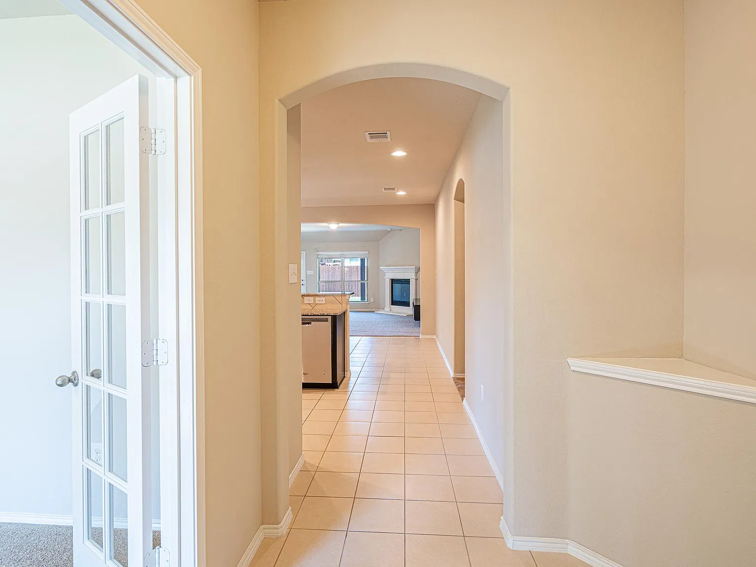 3 bed, 1851 sqft, $2,600 — Photo 2