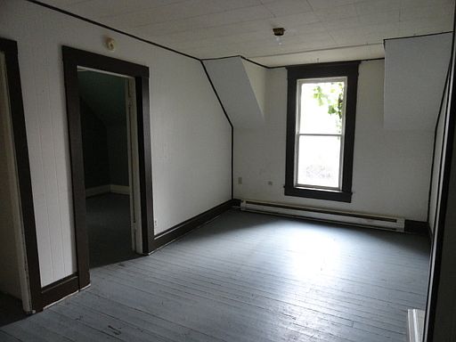 2nd image of 1118 1/2 W Sherman St