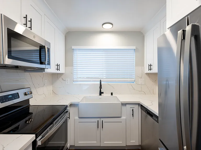 Skylark Apartments — Photo 12