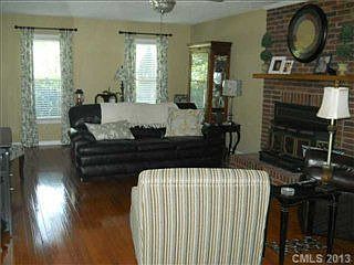 5th image of 553 Deerfield Dr