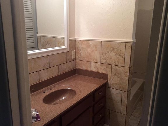 3rd image of 909 W Price Ave