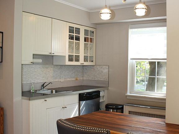 2nd image of 842 Thorn St APT 60
