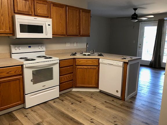 Newer appliances, flooring and lighting
