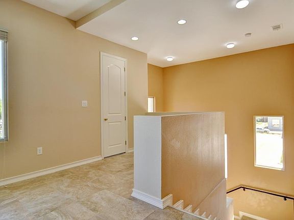 4th image of 923 College Ave APT 207