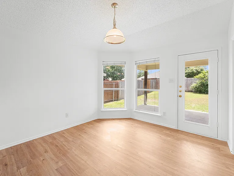 9825 Tyler Dr — Photo 19