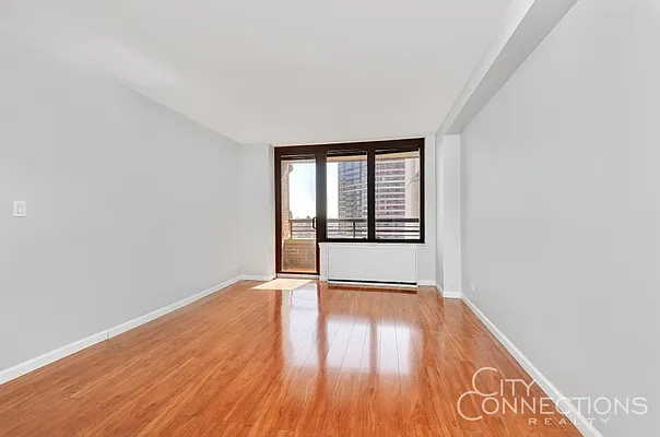Rented by City Connections Realty | media 3