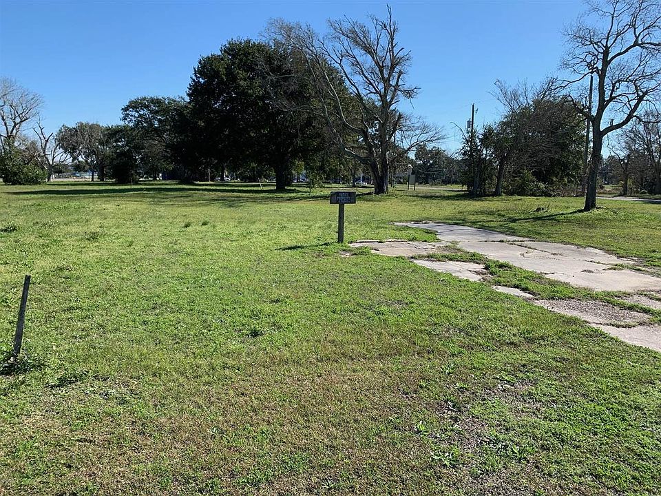 2nd image of 228 3rd St
