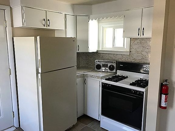 4th image of 550 Poplar St