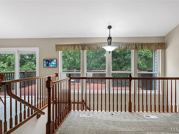 4th image of 330 Woodlawn Terrace Ct