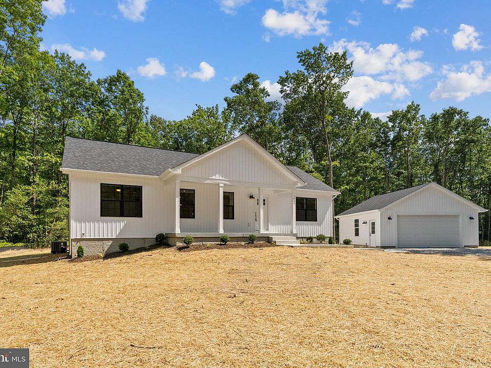 1st image of 8 Shady Oaks Ln