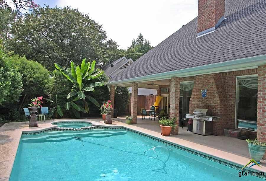 1st image of 3615 Oak Leaf Cir