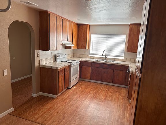 4th image of 1392 Foxboro Way