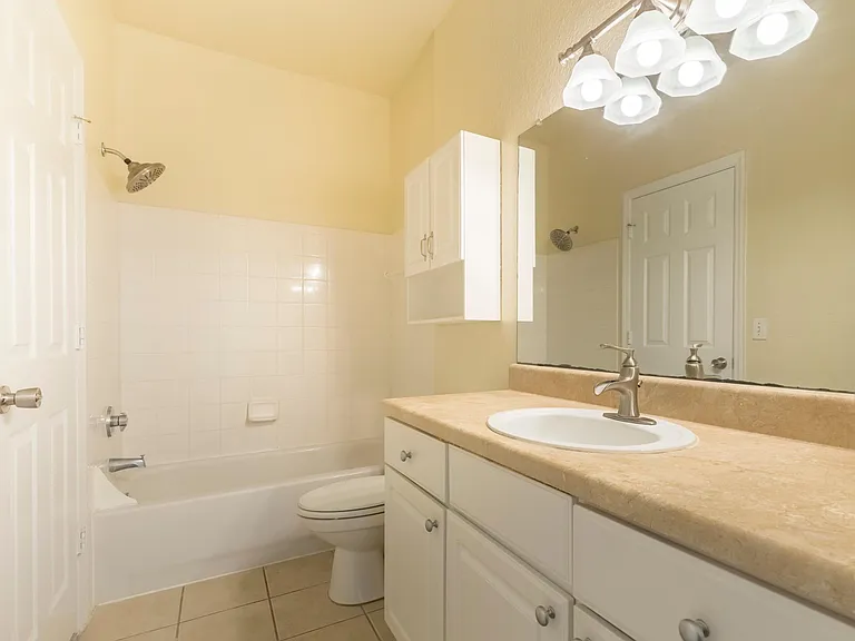 Shared bathroom sandwiched between two rooms (jack n Jill)