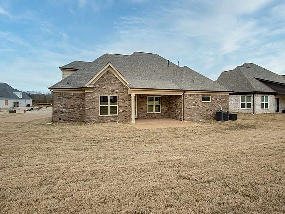 3rd image of 60 Cambridge Pass Dr