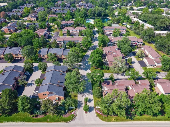 19W182 Ginny Ln E #182, Oak Brook, IL 60523