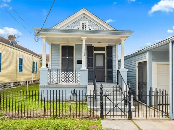 724 Bellecastle St, New Orleans, LA 70115