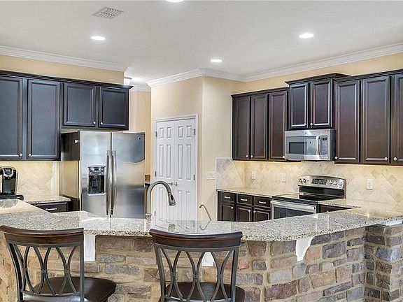5th image of 9426 Royal Vista Ave