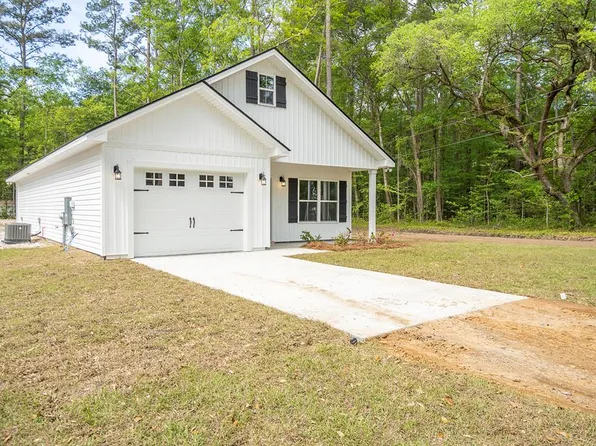 526 W 1st St, Midway, GA 31320
