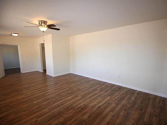 5th image of 2162 E Parkway Dr