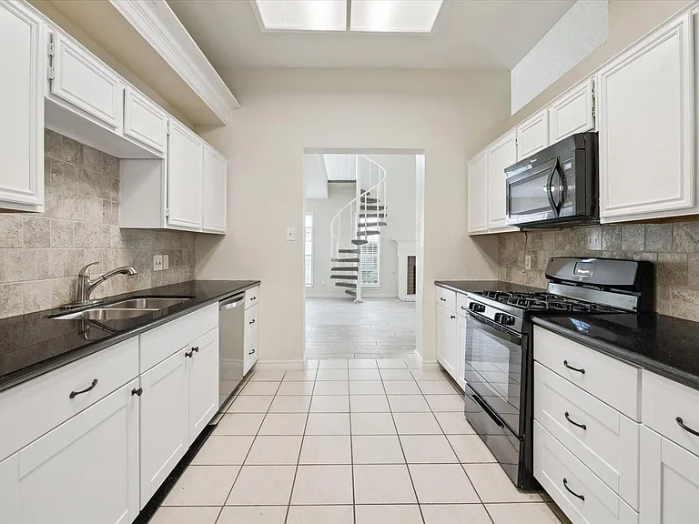5715 S Magazine Cir — Photo 5