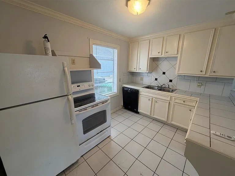 613 Pacific St #1 — Photo 17