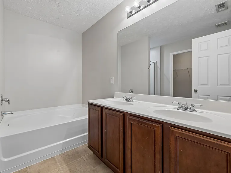 1424 Beech Grove Way — Photo 14