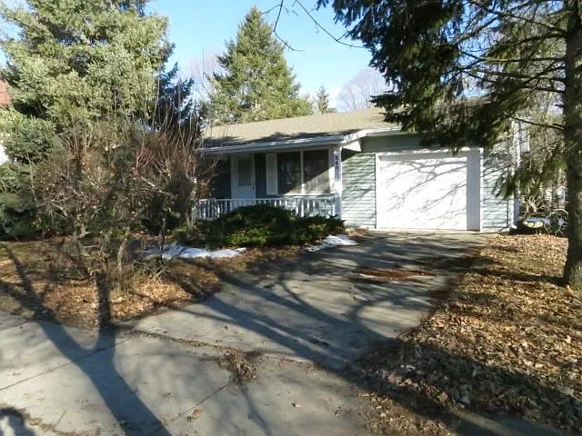 545 Dowling St photo 1