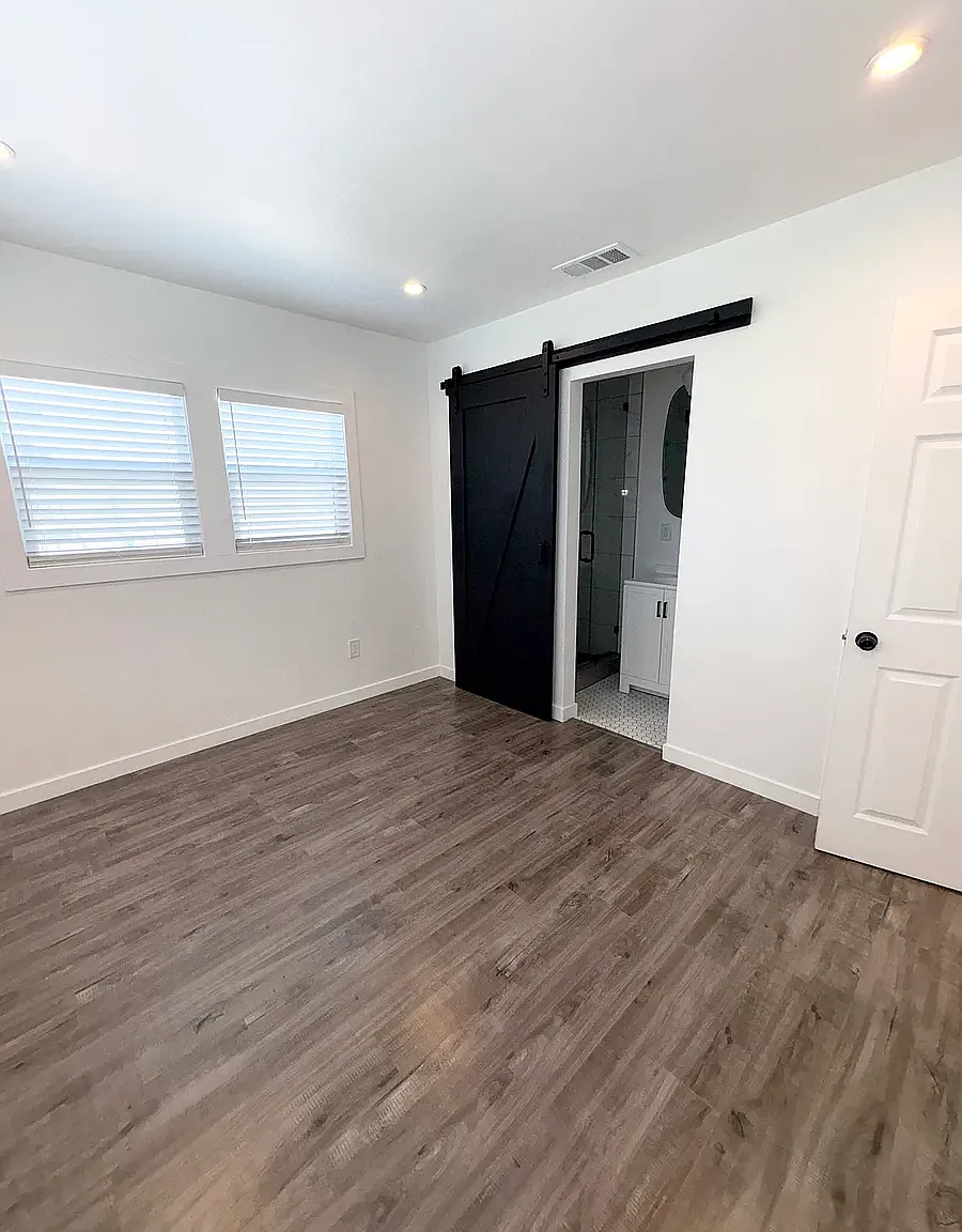 3 bed, 1200 sqft, $4,000 — Photo 2