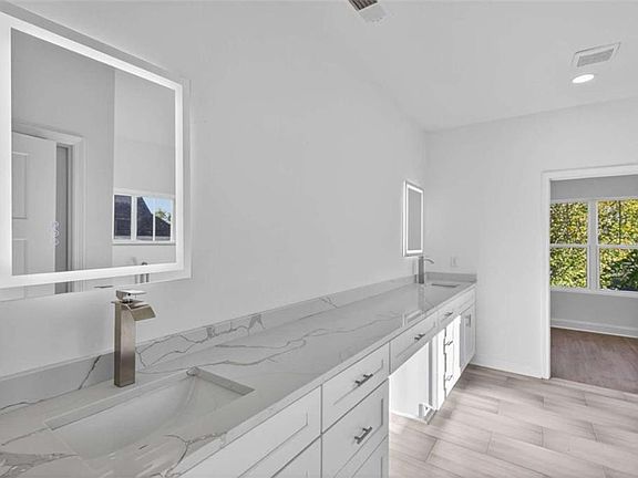 3rd image of 3208 Brantingham Rd