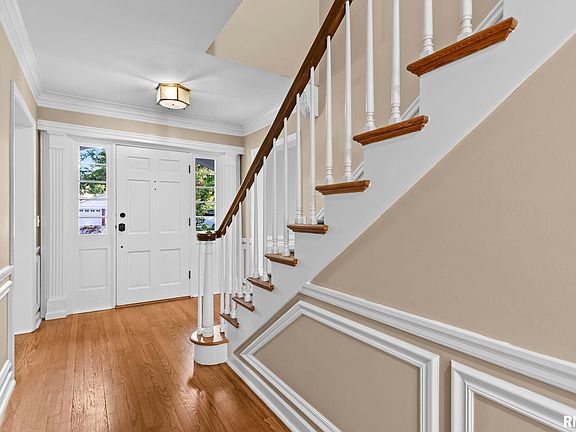 3rd image of 10 Sunset Ln