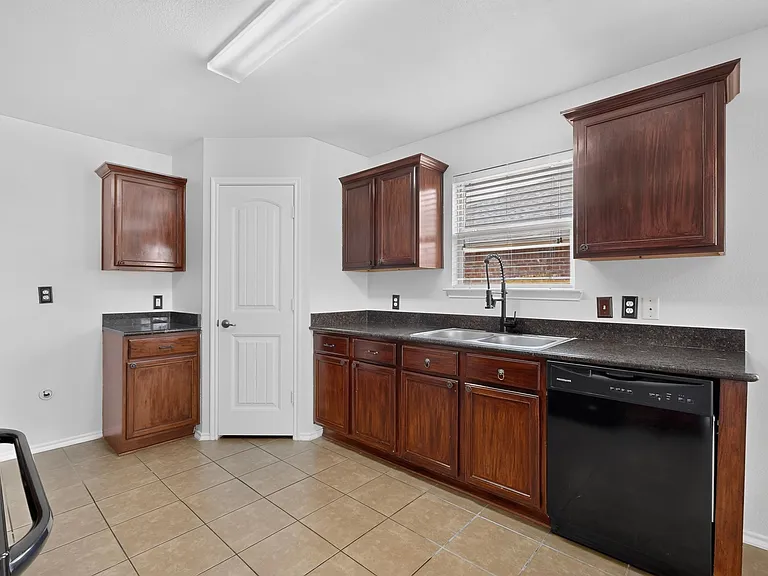 2123 Meadow View Dr — Photo 21