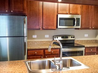 201 Remington Cir #11204, Schaumburg, IL 60195