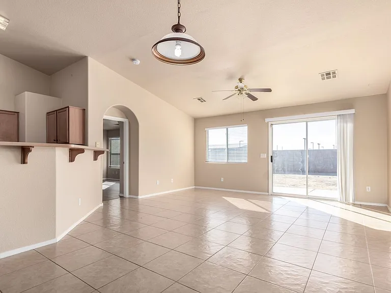 1621 E Ash Ave — Photo 5