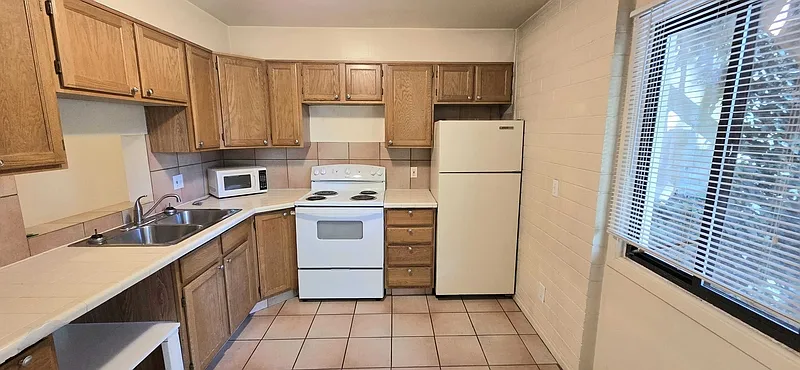 2 bed, 1.0 bath, 800 sqft, $1,045 — Photo 2