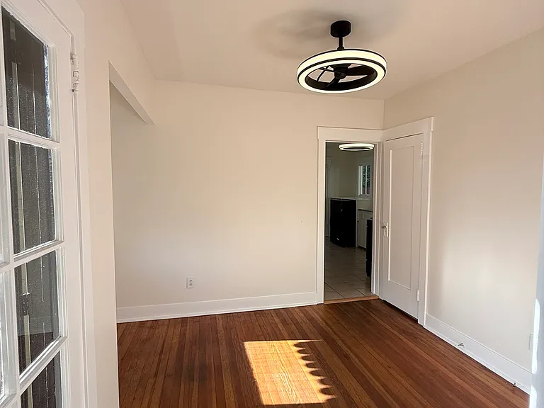 Entry/living room