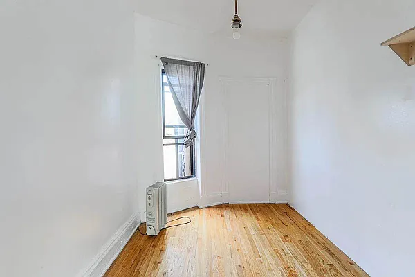 Rented by Avenues Real Estate | media 9