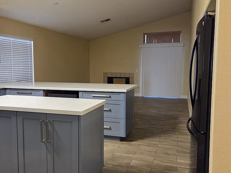 1823 Ruby Ln — Photo 3