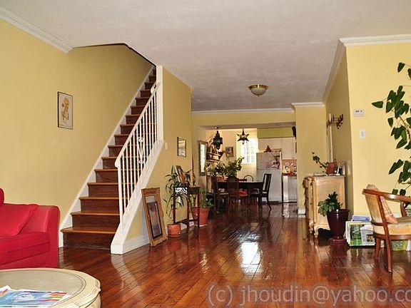 Living room - 2nd floor