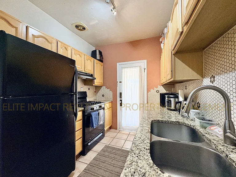 2216 E 6th St #1 — Photo 8