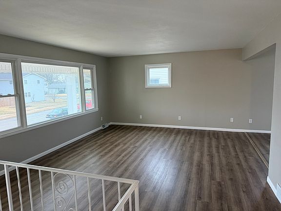 5th image of 1680 N Oakcrest Ave