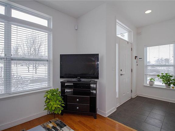 4th image of 1150 E Beacon Hill Ln