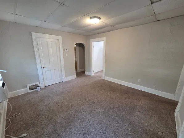 830 W Jefferson St #2, Springfield, IL 62702