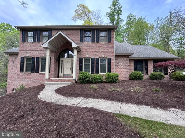 4740 Maple Shade Dr, Harrisburg, PA 17110