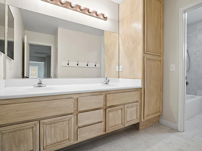 3533 Parkmeadow Ct — Photo 8