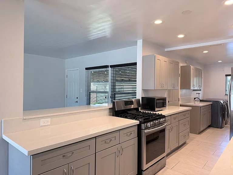 527 N San Antonio Ave — Photo 7
