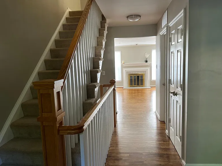 Hallway/staircase