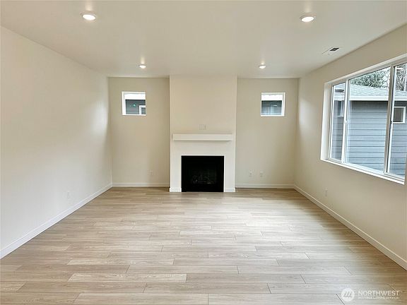 5th image of 13514 187th Street E #28